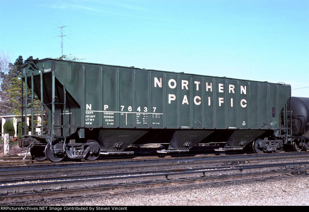 Northern Pacific covered hopper NP #76437